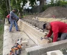 retaining wall installation 4